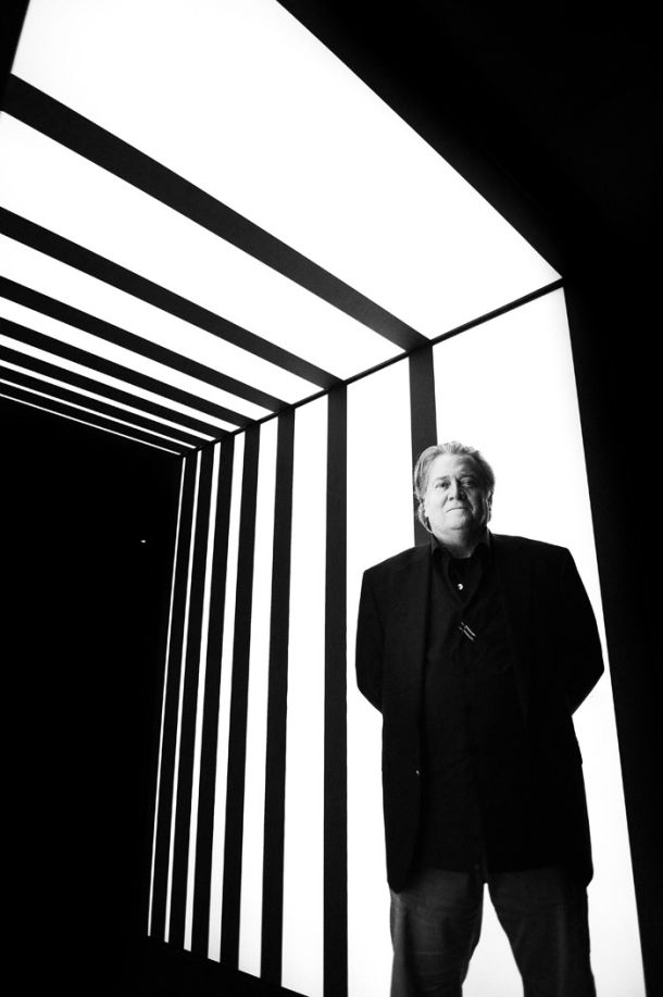 Steve Bannon, nekdanji svetovalec Donalda Trumpa, potuje po Evropi. Sodeloval je v kampanji Marine Le Pen, srečal se je z Matteom Salvinijem, pogovarjal se je z Viktorjem Orbánom. Njegov načrt je zrušiti Evropsko unijo. Napoveduje, da bo v evropskem parlamentu nastala »super« skupina nacionalističnih in populističnih evropskih strank. 