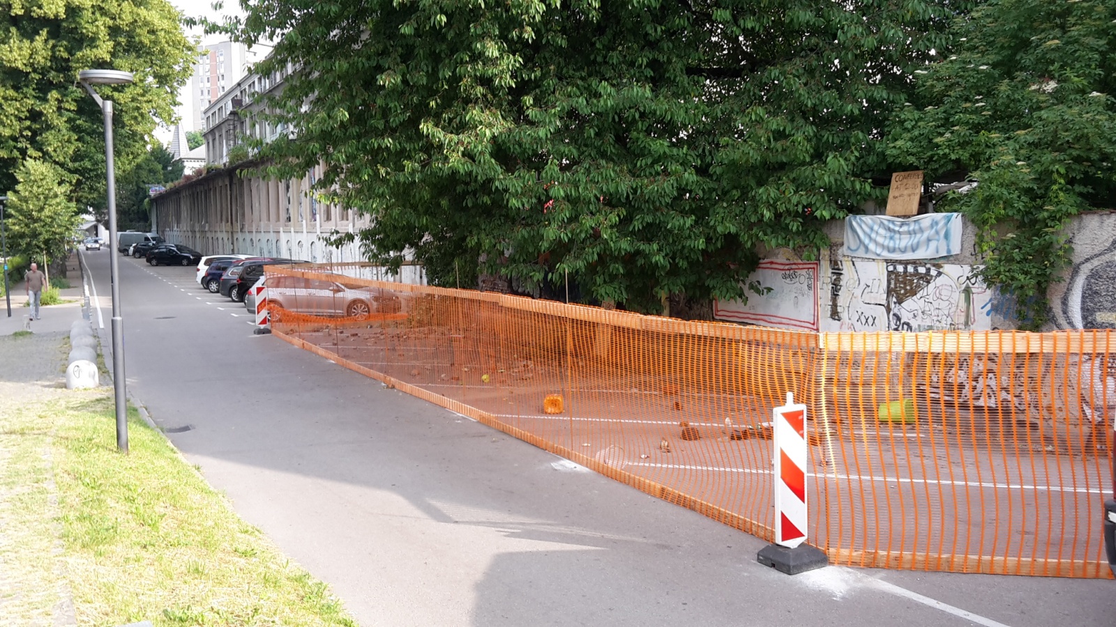 Ograjeno gradbišče okoli Roga danes