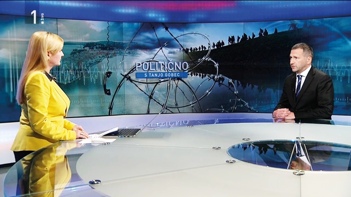 Damir Črncec, svetovalec predsednika vlade za varnostna vprašanja, v pogovoru z voditeljico oddaje Politično Tanjo Gobec