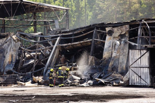 Posledice požara v podjetju Fragmat v Podskrajniku pri Cerknici
