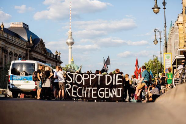 Pred pisarno sedeža AFP je nekaj dni po umoru potekal protest proti desničarskemu radikalizmu 