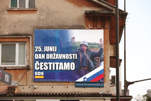 Domoljubni plakat, ki krši načela Ženevske konvencije, avtorske pravice in, kar je bistveno, človekovo dostojanstvo 