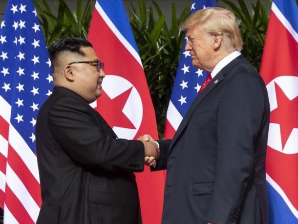 Predsednika Severne Koreje in ZDA se rokujeta na zadnjem srečanju ... 