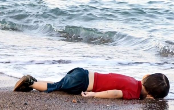 Slika utopljenega sirskega otroka, ki je pred časom pretresla svet