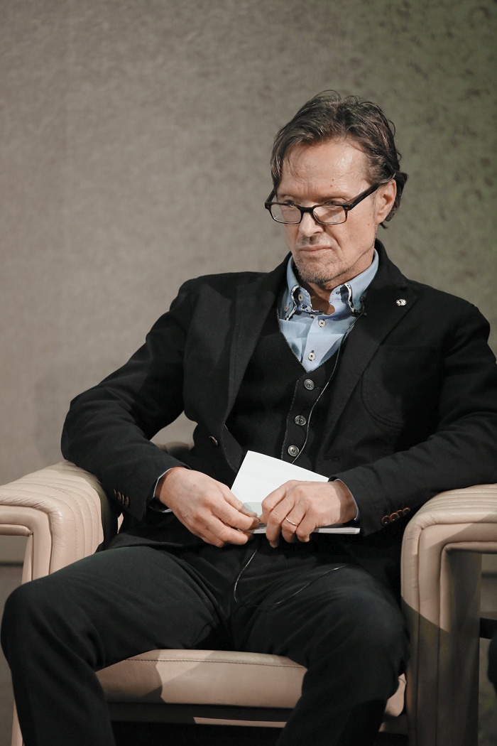 Vrhovni sodnik Jan Zobec dobi zdaj 4454 evrov bruto, bo njegova osnovna plača kmalu 6413 evrov?