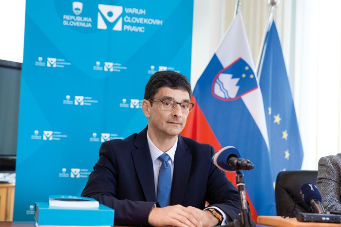 Varuh človekovih pravic Peter Svetina dobi zdaj 5010 evrov bruto, bo njegova osnovna plača kmalu 6813 evrov?