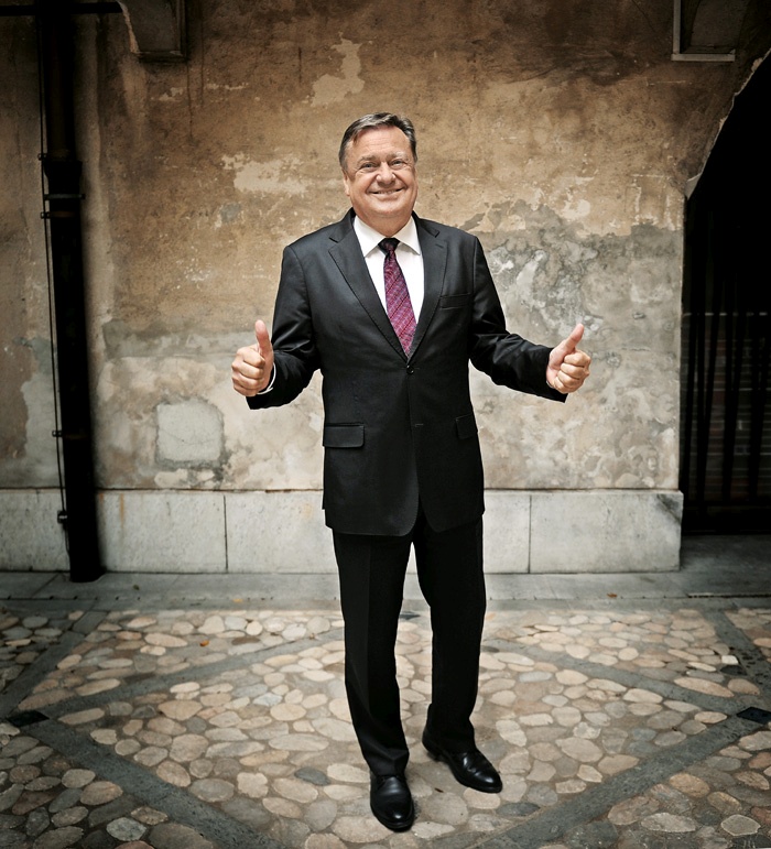 Župan Ljubljane Zoran Janković dobi zdaj 4283 evrov bruto, bo njegova osnovna plača kmalu 5824 evrov?