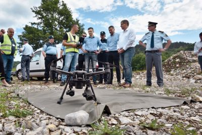Marjan Leteči Šarec ob postroju prve letalske brigade Slovenske vojske