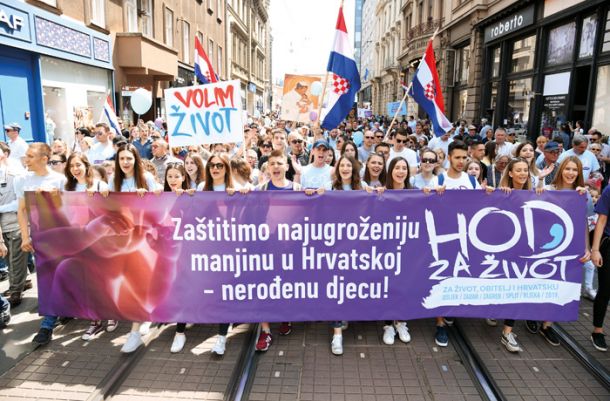 Majski pohod nasprotnikov splava v Zagrebu 
