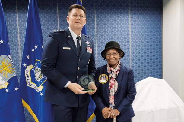 Matematičarka dr. Gladys West, ki je pomembno prispevala k razvoju satelitske navigacije, je bila šele lani sprejeta v hišo slavnih ameriških zračnih sil. 