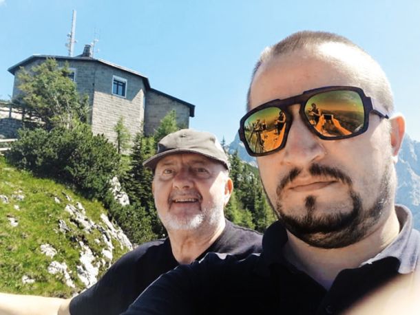 Pred tednom je Zmago Jelinčič skupaj s Teodorjem Groznikarjem obiskal zanimivo turistično znamenitost, Hitlerjevo planinsko rezidenco Orlovo gnezdo na Bavarskem 