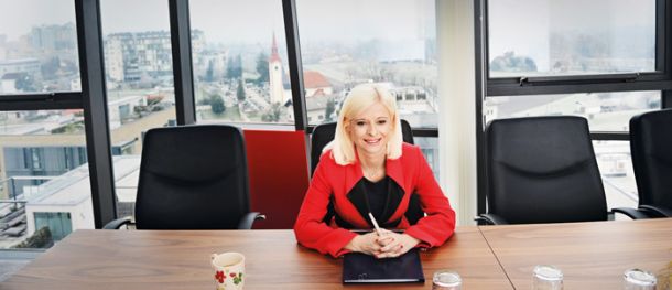 Ministrica za delo Ksenija Klampfer je v intervjujih govorila o tem, da se ji zdi ideja o univerzalnem temeljnem dohodku zanimiva. Zdaj naj bi jo najprej preizkusili pri otrocih.