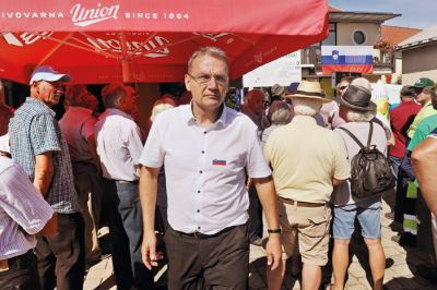 Stara navada – Marjanova srajca. (nujno jo mora avtorsko zaščititi, da mu kdo ne ukrade ideje)