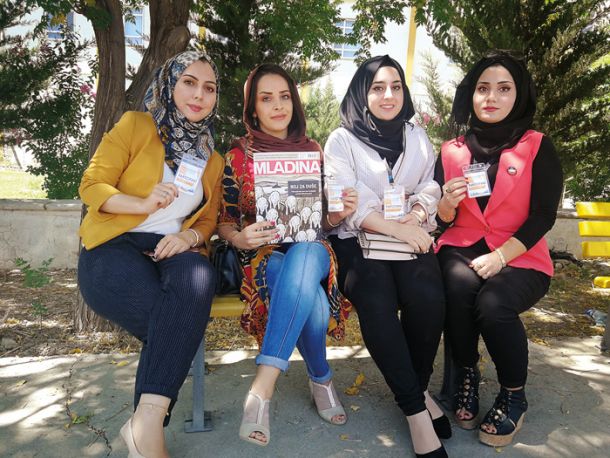 Študentke Univerze v Mosulu, Dohuk, iraški Kurdistan 