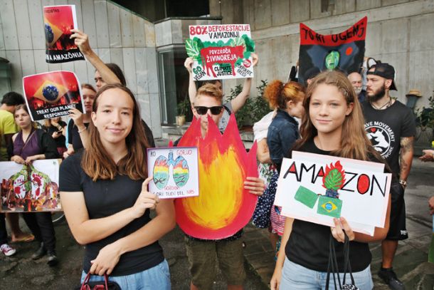 Shod v podporo gašenju požarov v deževnem pragozdu 