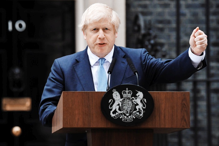 Boris Johnson, britanski premier, ki je najprej zamrznil parlament, opozicijo, demokracijo, zdaj pa razmišlja o predčasnih  volitvah.