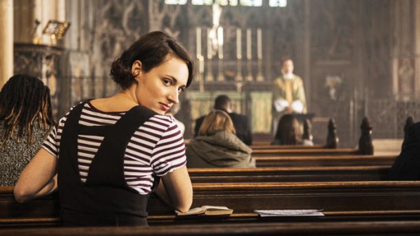 TV-serijo Fleabag je Phoebe Waller-Bridge (na fotografiji) ustvarila po svoji istoimenski monodrami, za katero je bila leta 2013 nagrajena na edinburškem mednarodnem festivalu Fringe. 