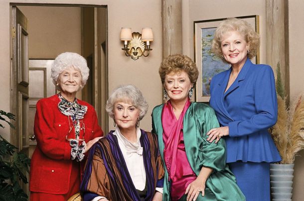 Ameriški sitkom Zlata dekleta z igralkami Beatrice Arthur, Betty White, Rue McClanahan in Estelle Getty v glavnih vlogah je male zaslone prežemal sedem sezon, med letoma 1985 in 1992.