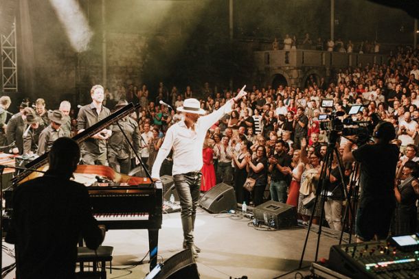 Vlado Kreslin z gosti; tradicionalni avgustovski koncert, Ljubljana festival, Križanke, LJ