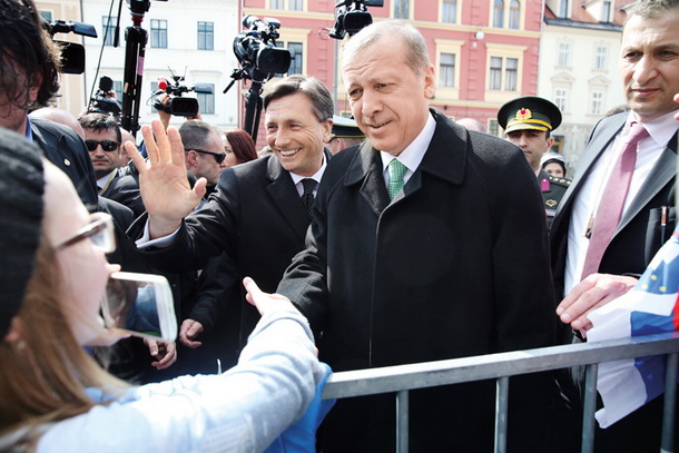 Ko je turški predsednik Erdogan leta 2016 obiskal Slovenijo, se je z njim dobro imel slovenski kolega Pahor 