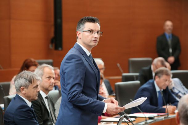 Predsednik vlada Marjan Šarec se je začel spogledovati z varčevanjem 