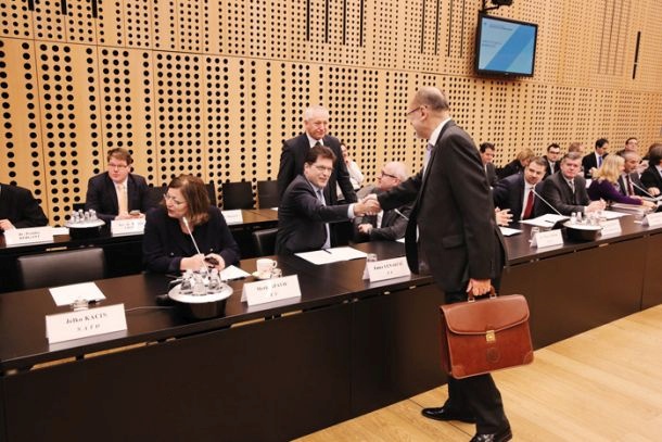 Janez Lenarčič in Jelko Kacin na letnem posvetu slovenske diplomacije na Brdu