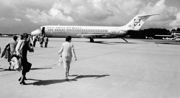Zlati Adrijini časi: Letalo Inex Adria Avioprometa leta 1978 na nemškem letališču v Bremnu.