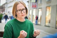 Mateja Ratej, zgodovinarka: Od politikov moramo zahtevati, da v javni prostor vrnejo politični govor