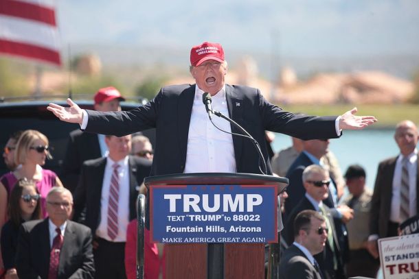 Predsednik ZDA Donald Trump med govorom v Arizoni 