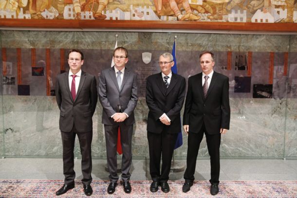 Klemen Jaklič (levo) in Matej Accetto po izvolitvi za ustavna sodnika, državni zbor, marec 2017 