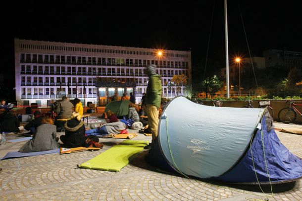 Protest Iniciative Kje bomo pa jutri spali? pred poslopjem parlamenta 20. septembra 2019 