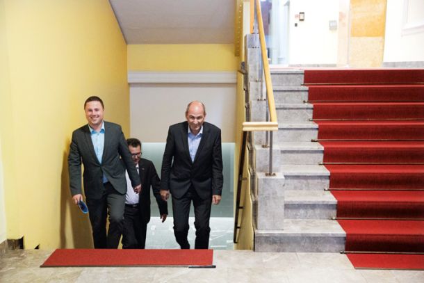 Vidni člani skrajno desne stranke SDS: Žan Mahnič, Janez Janša in Zvonko Černač