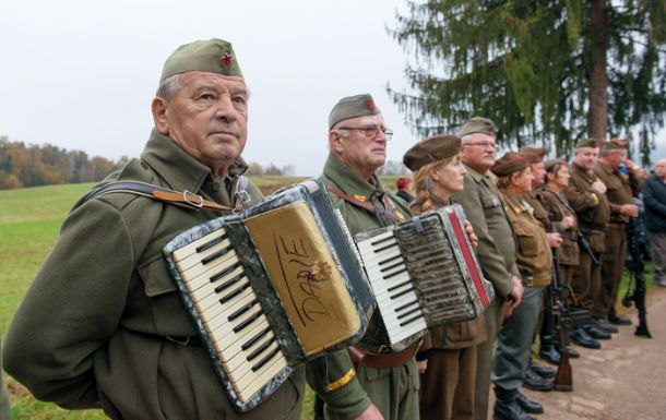 Spominska slovesnost ob 75. obletnici smrti heroja Franca Rozmana - Staneta, Lokve pri Črnomlju 