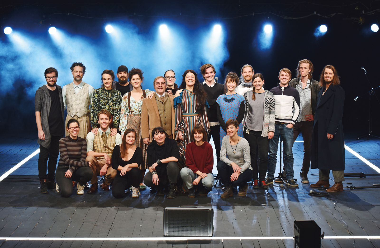 Ekipa predstave Gospa z morja: v zgornji vrsti od leve proti desni Tin Grabnar, Rok Vihar, Tina Vrbnjak, Dominik Cedilnik, Doroteja Nadrah, Bojan Emeršič, Sara Smrajc Žnidaršič, Pia Zemljič, Dorian Šilec Petek, Sara Slivnik, Kristjan Vidner, Mojca Sarjaš, Vid Kozelj, Jurij Alič, Klemen Janežič; v spodnji od leve proti desni Gaja Pöschl, Luka Bokšan, Brina Klampfer, Mateja Starič, Urša Majcen, Klasja Kovačič