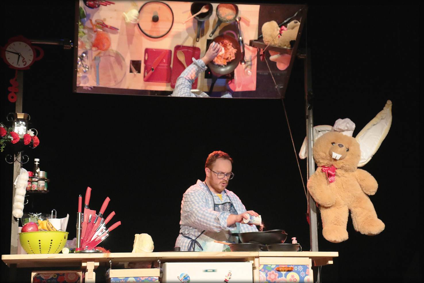 Male skrivnosti – kuharska komedija, Center slovanskih kultur France Prešeren, L | Sunčan Stone