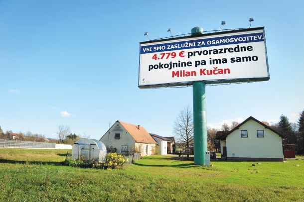 Zavajajoči politični plakat o Kučanu in njegovi veliki pokojnini