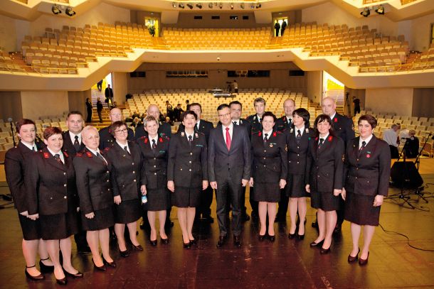 Premier Marjan Šarec z gasilkami in gasilci, 150-letnica gasilstva na Slovenskem, slavnostna akademija v Gallusovi dvorani Cankarjevega doma, Ljubljana