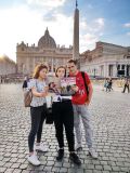 Maša, Agata in Uroš na Trgu svetega Petra, Vatikan