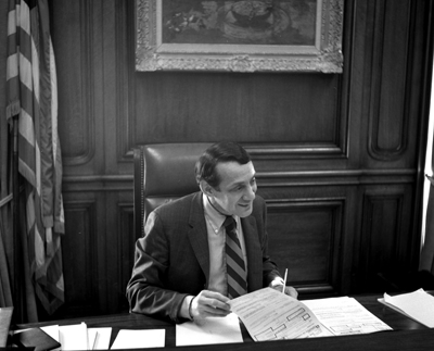Harvey Milk leta 1978 v županovi pisarni 