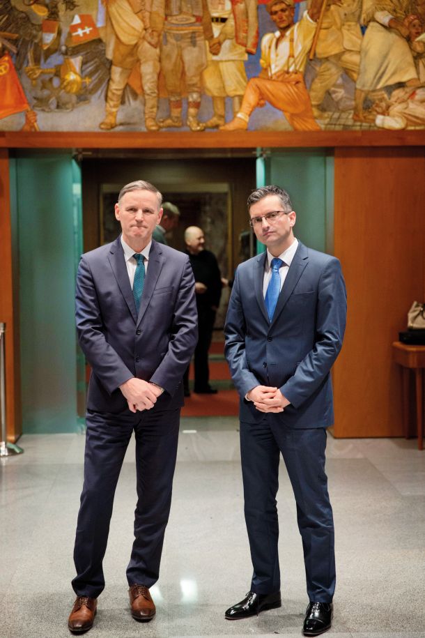 Finančni minister Andrej Bertoncelj  je za to, da multinacionalke ne razkrivajo svojih davčnih skrivnosti. 