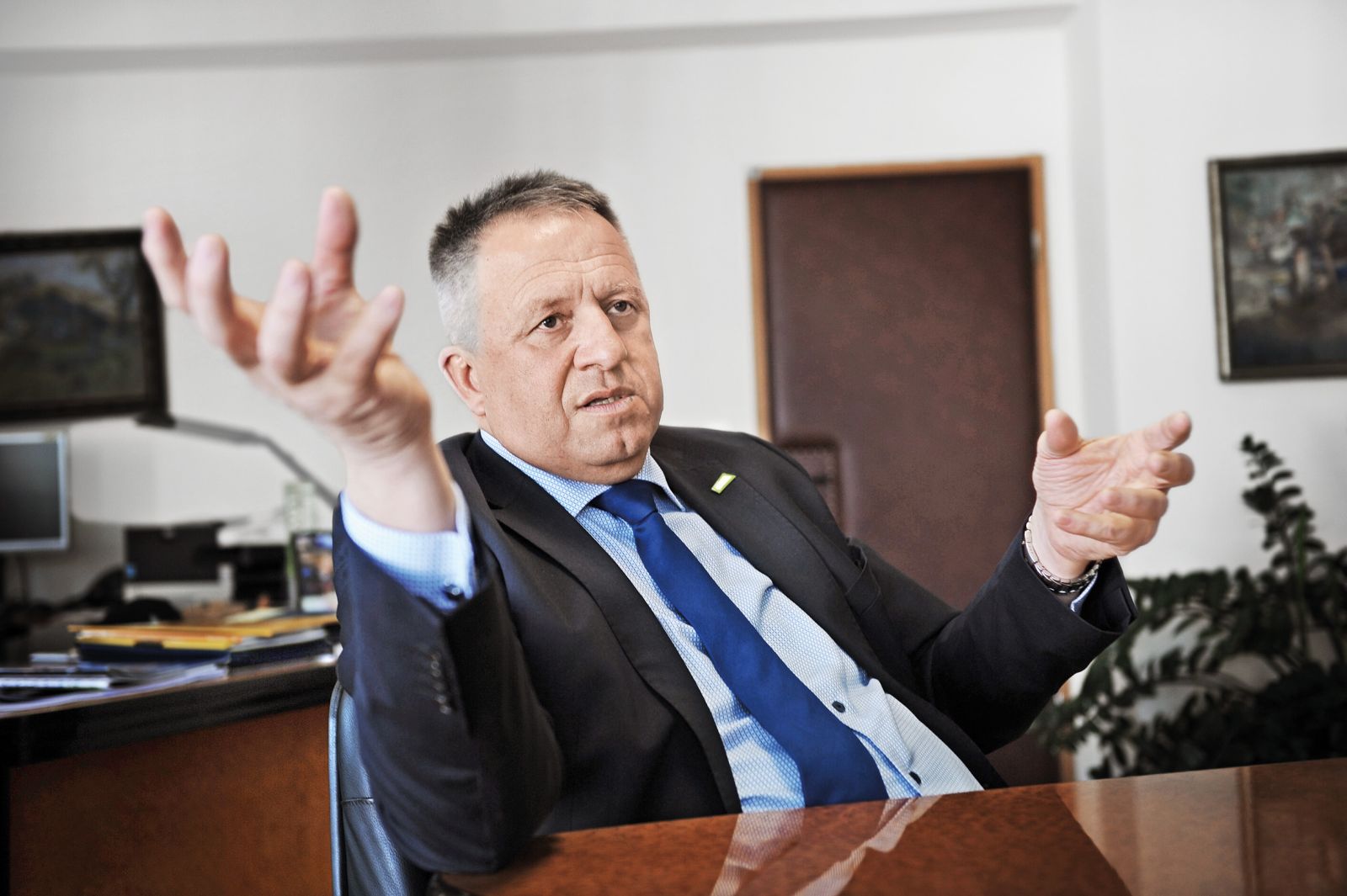 Navdušenec nad novimi tehnologijami, robotiko, lakirnicami in veriženjem blokov – minister za gospodarstvo Zdravko Počivalšek