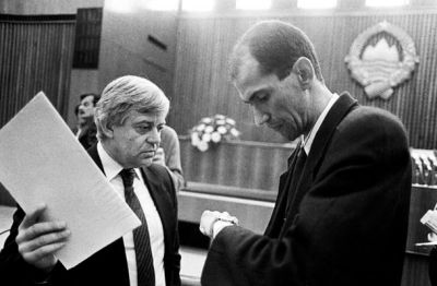 Milan Kučan in Janez Janša v skupščini RS septembra 1990