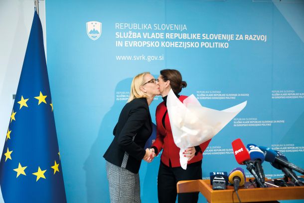 Primopredaja poslov na kohezijskem ministrstvu, Angelika Mlinar in Alenka Bratušek 