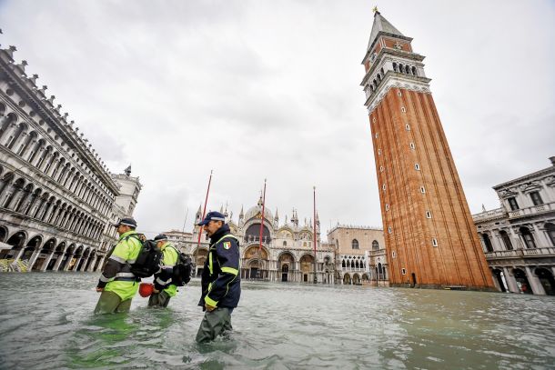Poplave so v zadnjih letih v Benetkah vedno bolj pogoste, letos novembra se je gladina morja v Benetkah ponekod dvignila celo za 187 centimetrov