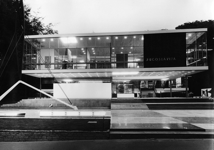 Leta 1958 se je na Expu v Bruslju takrat še nova in mlada država Jugoslavija predstavila z vrhunskim paviljonom arhitekta Vjenčeslava Richterja. Paviljon je prejel nagrado, stavba je bila prestavljena v mesto Wevelgem v Flandriji in dobila novo namembnost kot katoliška šola. In to je še danes.