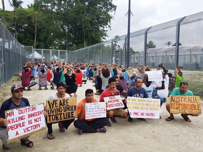 Protest priprtih prosilcev za azil na otoku Manus