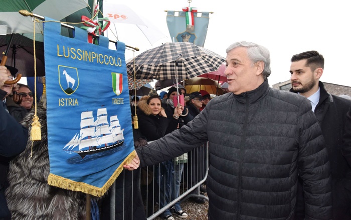 Predsednik evropskega parlamenta Antonio Tajani se je tri dni po vzklikih »o italijanski Istri« in »italijanski Dalmaciji« opravičil. Ljudje naj bi ga zgolj narobe razumeli.