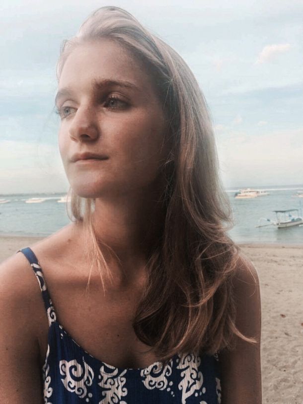 Neva Zver, 23, pesnica, magistrska študentka na Sorboni