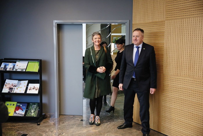 Margrethe Vestager na obisku v Sloveniji: obutev Nike Air Max