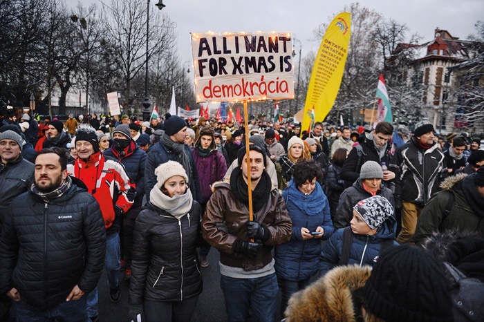 Demonstracije proti Orbánovem uzakonjenju suženjskega dela v Budimpešti